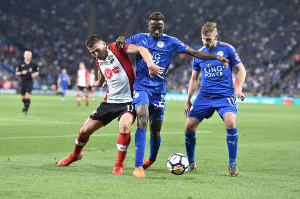 队在中场的 队在中场的