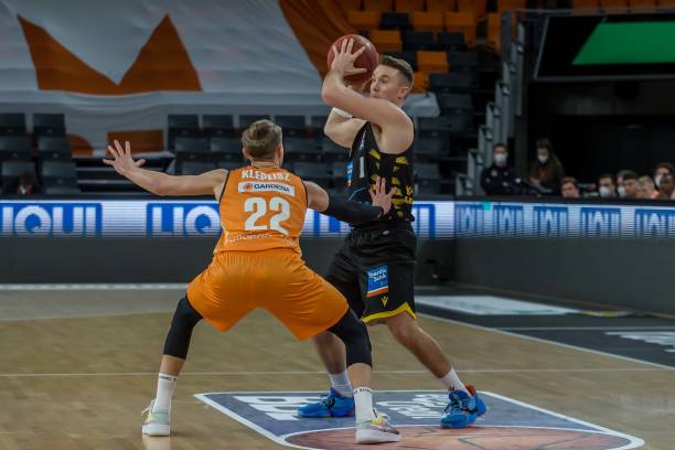 广东主帅杜 广东主帅杜